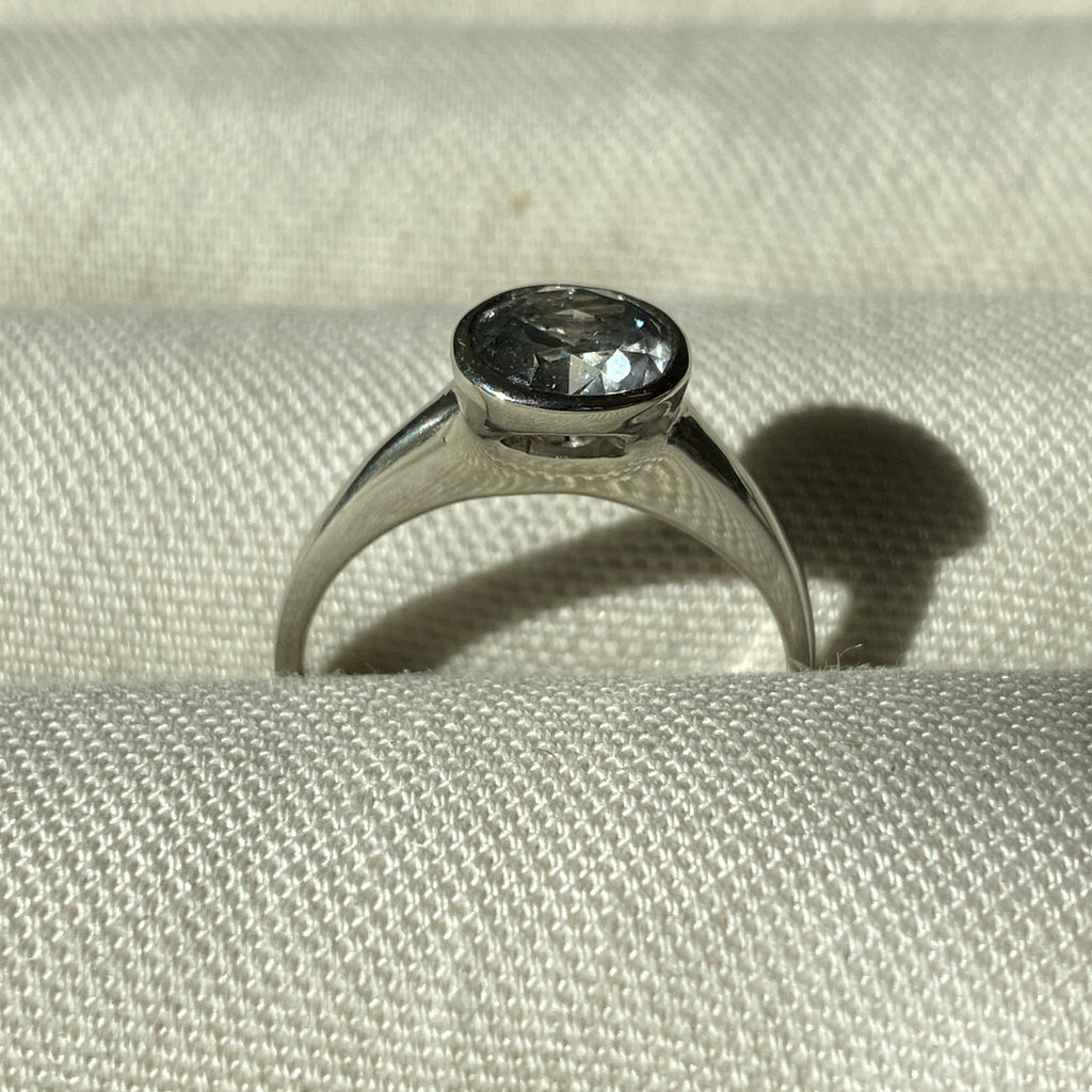 ALICE RING / GRAY DIAMOND &  14K WHITE GOLD