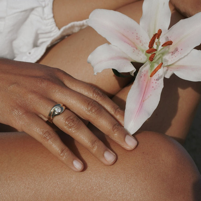 EMMELINE RING / GOLD / OVAL SAPPHIRE